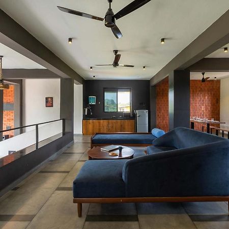 Two Villa By Stayvista With Infinity Pool, Farm & Mountain Views, Modern Interiors Karjat Ngoại thất bức ảnh