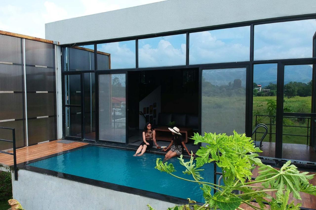 Two Villa By Stayvista With Infinity Pool, Farm & Mountain Views, Modern Interiors Karjat Ngoại thất bức ảnh
